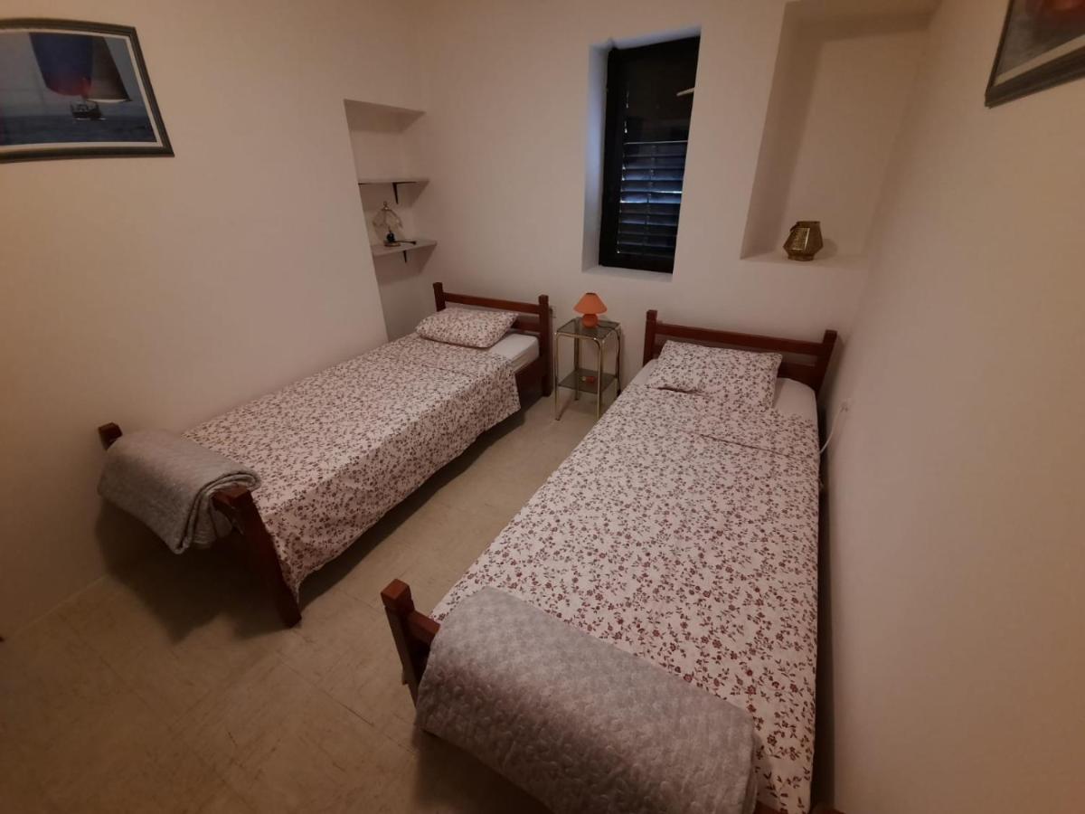 Apartment Baratula Murter Eksteriør bilde